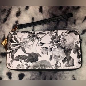 Black and White Flower wristlet
